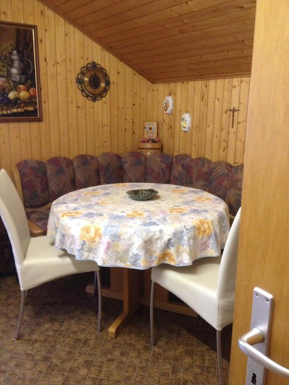 Staldenried Ferienwohnung Zimmer foto